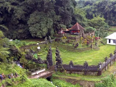 Bila sedang berlibur di Bali, coba saja mengarah ke utara. Tepatnya menuju peraih Desa Angseri di Kecamatan Baturiti, Kabupaten Tabanan, Bali. Kurang lebih jaraknya 1,5 jam dari Bandar Udara Internasional I Gusti Ngurah Rai. Memasuki gerbang desa, mata langsung dimanjakan dengan tatanan rumah khas warga Bali. Berada di area ketinggian 640 mdpl dan memiliki luas wilayah 758 hektare (Ha), serta sejuknya udara desa peraih Desa BRILiaN 2023 ini memang nyaman untuk wisatawan yang mencari ketenangan setelah melewati hingar bingar Bali. (Foto: Dokumentasi BRI)