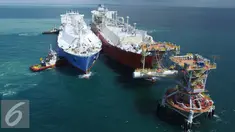 FSRU PGN Lampung menerima Kargo LNG kedua dari Kilang LNG Tangguh, di Pantai Labuan Maringgai, Lampung, Senin (25/4). Kargo kedua ini adalah bagian dari 1,1 juta meter kubik LNG dari Tangguh yang akan masuk ke FSRU Lampung tahun ini. (Istimewa)
