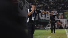 Pelatih Madura United, Angel Alfredo Vera. (Wahyu Pratama/Bola.com)
