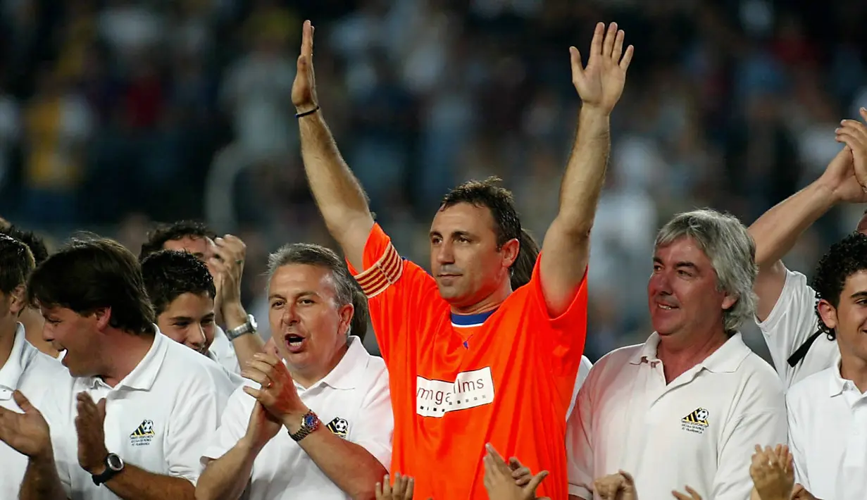 Hristo Stoichkov. Striker Bulgaria ini pertama kali memperkuat Barcelona adalah pada musim 1990/1991 hingga 1994/1995. Setelah 5 musim ia sempat pindah ke Parma pada 1995/1996. Di musim berikutnya ia kembali berseragam Barcelona selama 1,5 musim. (AFP/Cesar Rangel)