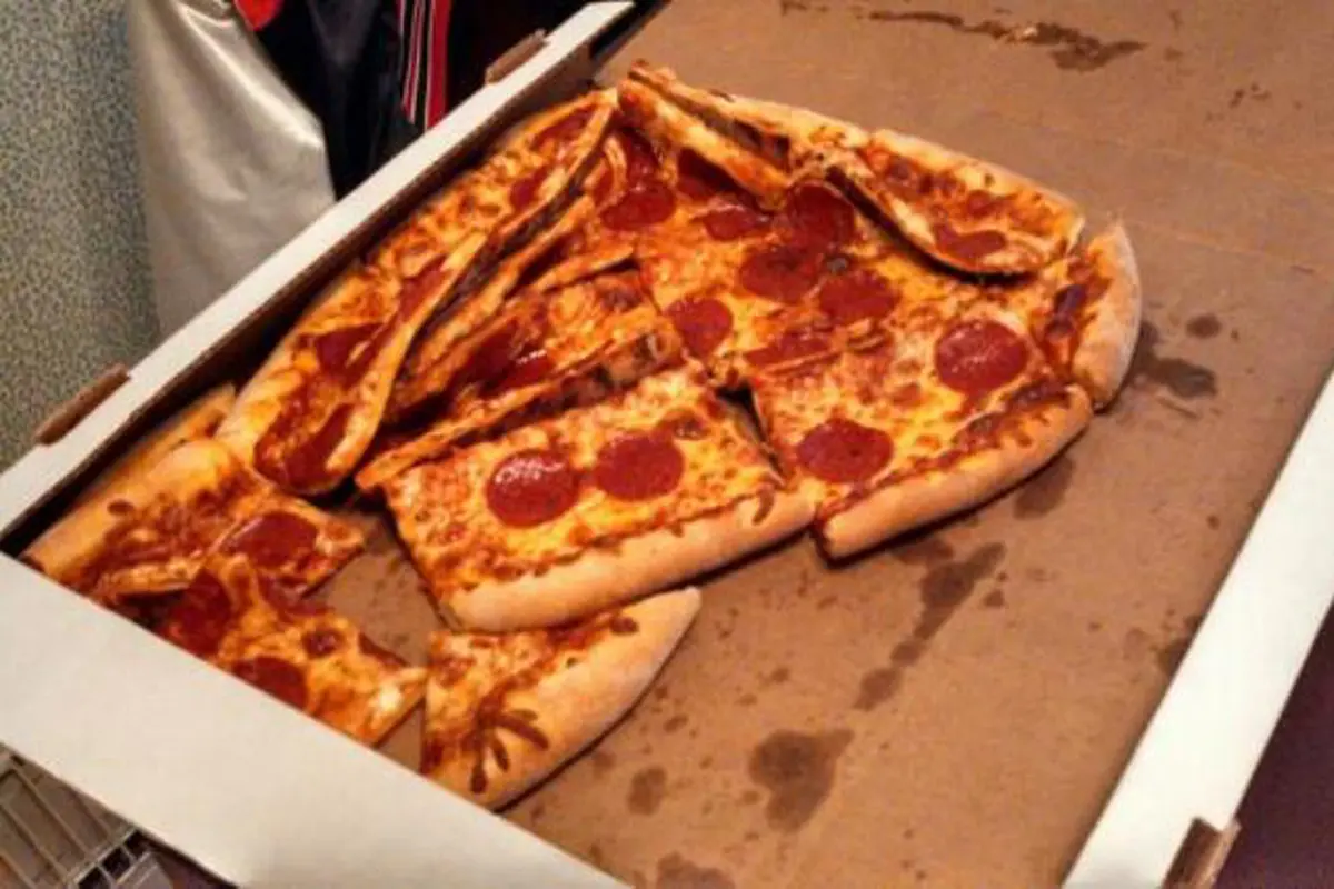 10 Pizza Ini Bakal Bikin Kamu Sedih Ketika Melihatnya