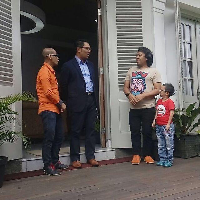 Daus Mini dan Komeng (https://www.instagram.com/p/BQnX2O3hl4h/)