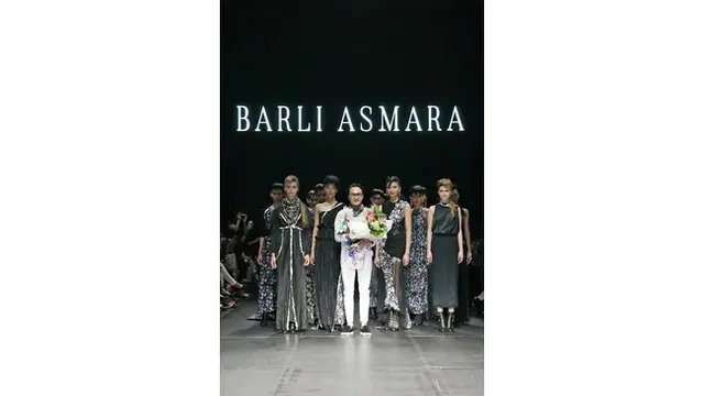 Pesona Indonesia di Panggung Plaza Indonesia Fashion Week 2017