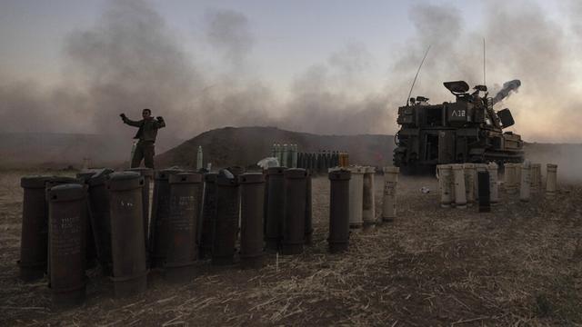 FOTO: Unit Artileri Israel Bombardir Jalur Gaza