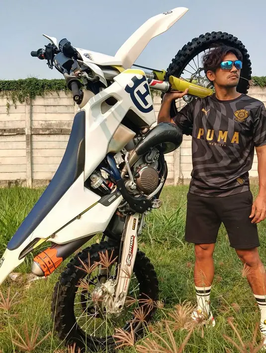 Olahraga yang ia gemari pun mulai dari maraton hingga bersepeda. Banyak aktivitas olahraganya pun yang ia unggah dalam media sosial Instagramnya. Selain itu, di masa pandemi ini pun ia banyak lakukan olahraga di rumah. (Liputan6.com/IG/ibnujamilo)