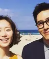 Berita kematian Kim Joo Hyuk masih menjadi hal yang menyakitkan bagi sebagian besar orang-orang terdekatnya. Baik keluarga, fans, dan terutama sang kekasih hati, Lee Yoo Young. (doc. Soompi)
