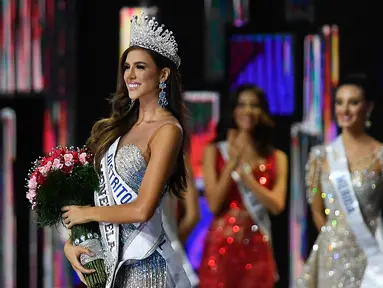 Diana Silva yang mewakili negara bagian Distrito Capital dinobatkan sebagai pemenang kontes kecantikan tahunan Miss Venezuela di Caracas, Venezuela, Kamis (17/11/2022). (AP Photo/Matias Delacroix)