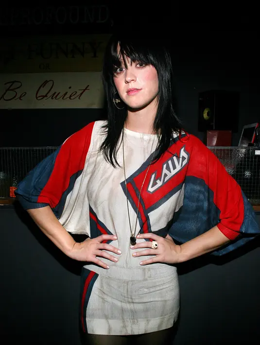 Setiap kubu dari masing-masing calon menyuarakan jagoan mereka, termasuk Katy Perry, sang artis Hollywood. Katy mengunggah sebuah foto dalam akun twitternya yang menggambarkan dukungannya untuk Hillary Clinton. (AFP/Bintang.com)