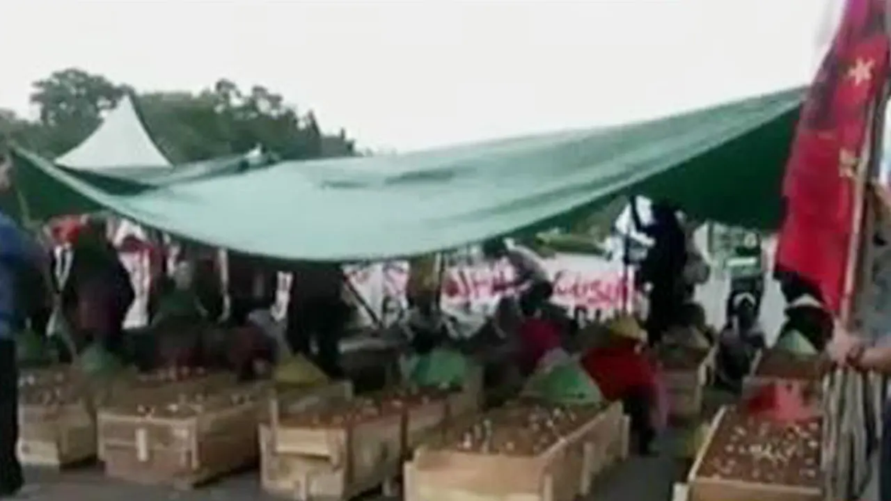 Aksi Kubur Diri Saat May Day 