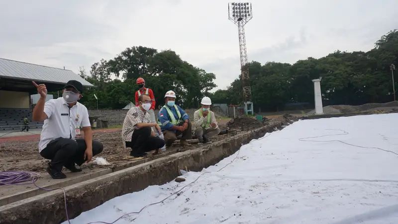 Sesmenpora Tinjau Renovasi Stadion Sriwedari Solo