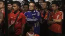 Seorang pendukung Chelsea di antara fans Liverpool saat nonton bareng bersama Bola.com. (Bola.com/Vitalis Yogi Trisna)