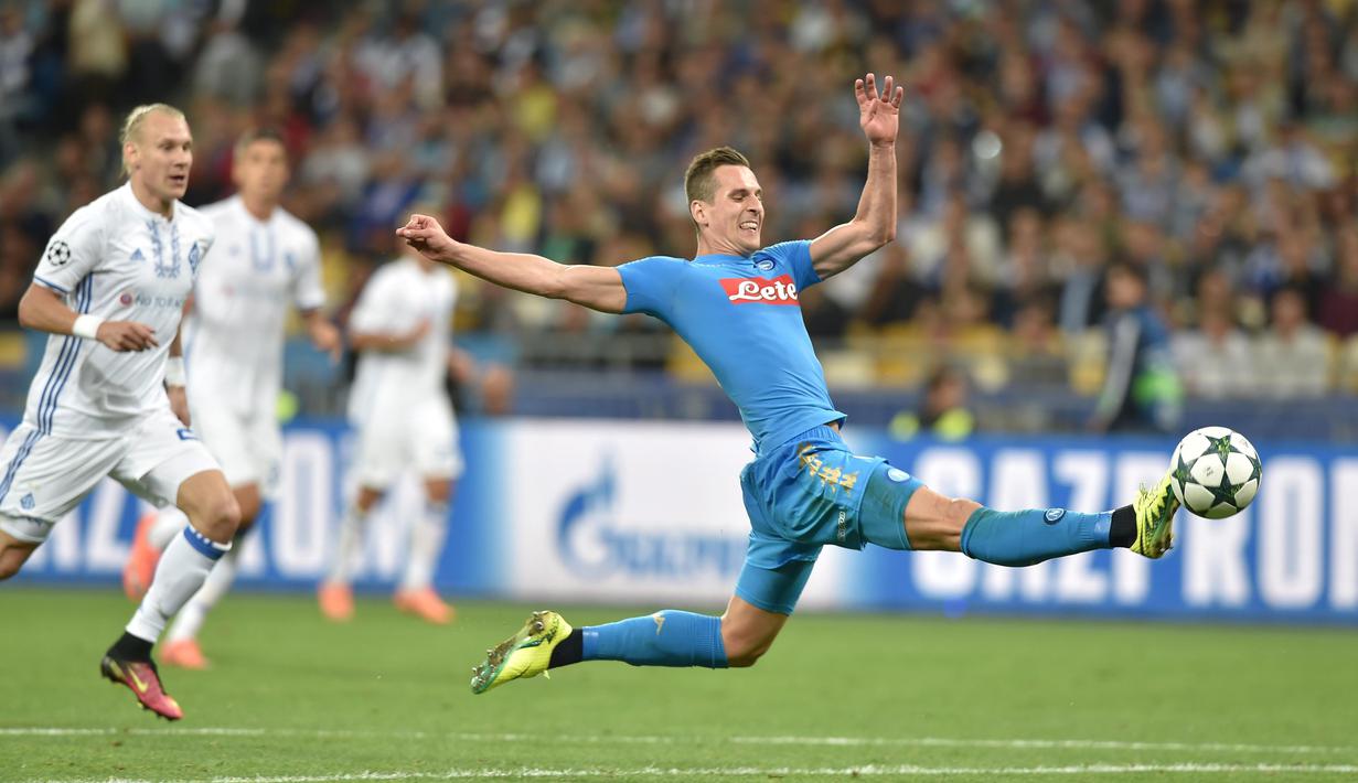 Penampilan apik Arkadiusz Milik bersama Napoli membuatnya telah mencetak tiga gol dan masuk dalam jajaran pencetak gol terbanyak Liga Champions 2016-2017. (AFP/Sergei Supinsky)