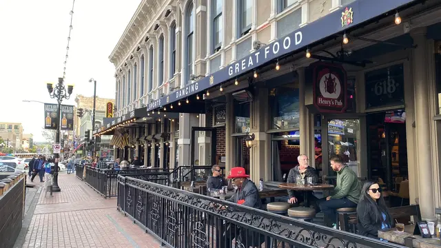 Kawasan Gaslamp berada tidak jauh dari Petco Park