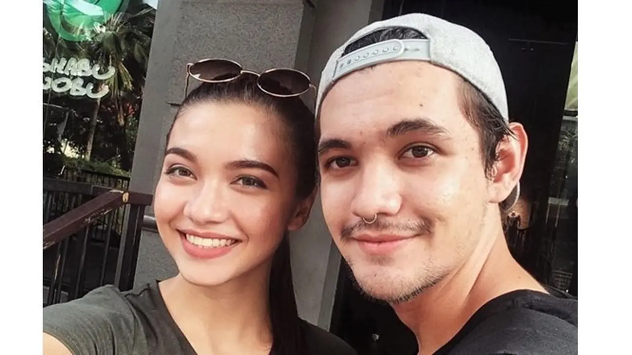 Sering Dikira Pacar, Ini 7 Momen Manis Angela Gilsha dan Adik
