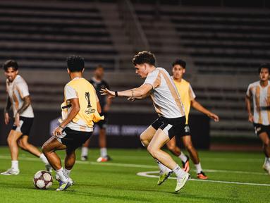 Dewa United menggelar latihan perdana menjelang laga perempat final melawan Manila Digger di AFC Challenge League 2025/2026 pada Selasa (03/03/2026) waktu setempat. (Dok. Dewa United)