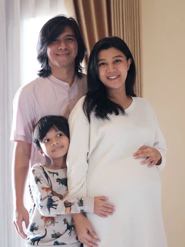 Dikaruniai Anak Kedua, Ini 6 Potret Sony J-Rocks dan Istri yang Jarang Tersorot