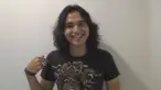 Aktor pendatang baru Roman D Man gelagapan ketika rambutnya disamakan dengan penyanyi wanita cantik, Raisa.
