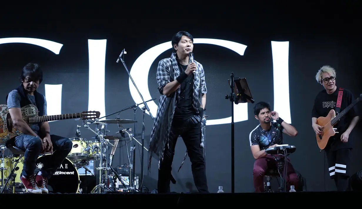 Grup Band GIGi telah berkiprah di dunia musik Indonesia selama 23 tahun dan dirayakan dengan pertunjukkan yang digelarnya tadi malam, Rabu (22/3/2017) di Shoemaker Music Studio, Cikini, Jakarta Pusat. (Deki Prayoga/Bintang.com)