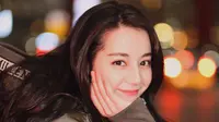 Jika dilihat dari ekspresi Pato, tampak ia sangat tergila-gila dengan Dilraba. Kabarnya Dilraba Dilmurat adalah wanita tercantik di Asia. (Foto: instagram.com/dear_dlrb)