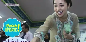 Nikita Willy rayakan ulang tahun ke-22 di panti asuhan kawasan Bekasi, Jawa Barat.