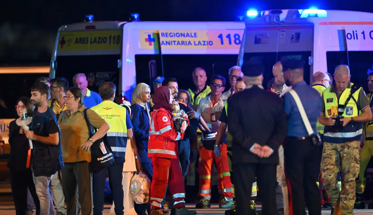 Selain Ciampino, pasien anak-anak bersama keluarganya juga akan tiba di Bandara Milan Linate dan Pisa. (Andreas SOLARO/AFP)