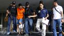 Tersangka Mursalim saat digelandang petugas Resmob Direktorat Reserse Kriminal Umum Polda Metro Jaya, Jakarta, Jumat (11/9/2015). Pelaku ditangkap dalam pelariannya seusai membunuh WN Jepang Nishimura. (Liputan6.com/Yoppy Renato)