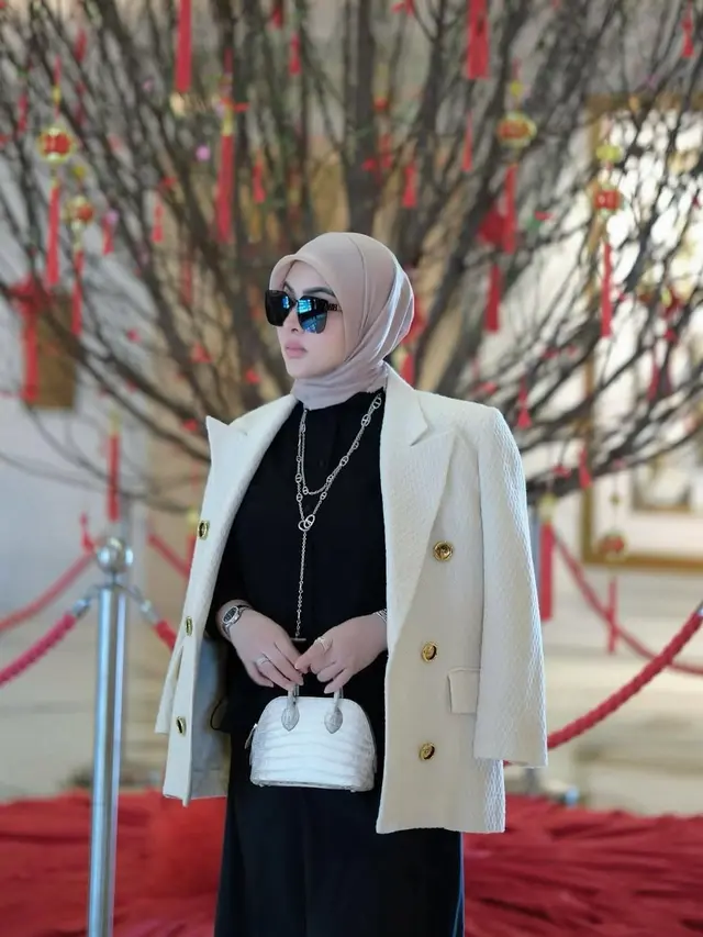 Pilihan Model Tas Putih ala Syahrini (Foto: Instagram @princessyahrini)