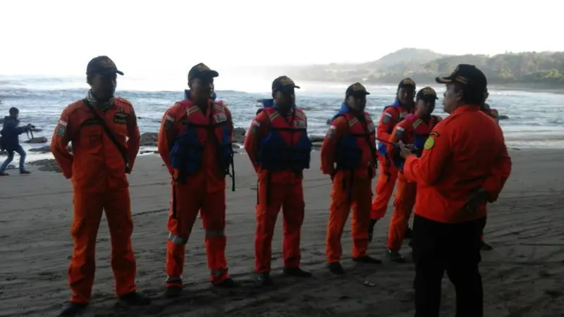 Ombak Ganas Pantai Selatan Garut Hadang Pencarian 5 Santri Depok