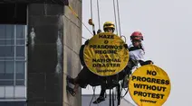 Aksi Greenpeace di Bundaran HI Soroti Krisis Iklim dan Biaya Hidup