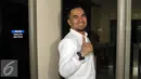 Pedangdut Saipul Jamil saat tiba di KPK, Jakarta, Kamis (21/7). Saipul Jamil diperiksa sebagai saksi kasus dugaan suap kepada panitera PN Jakarta Utara terkait putusan perkaranya. (Liputan6.com/Helmi Afandi)