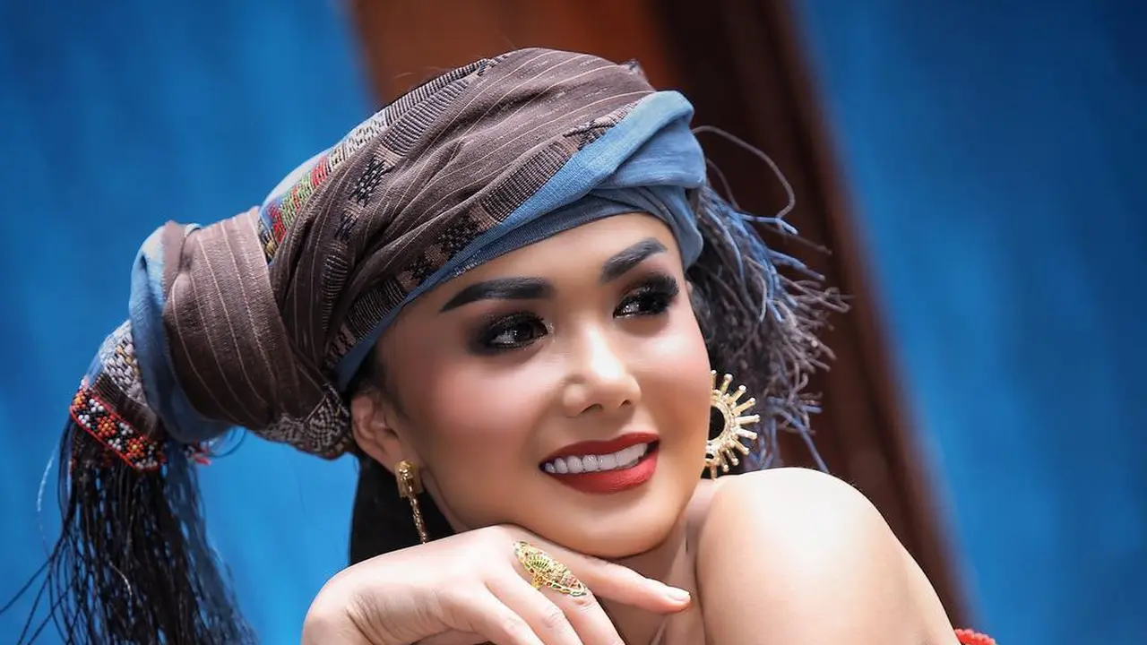 [Bintang] Yuni Shara Ulos