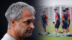 Laga perempat final Piala Dunia U-17 2023 akan dimeriahkan dengan laga panas dua negara top eropa, yaitu Timnas Spanyol U-17 melawan Timnas Jerman U-17. Pertandingan tersebut akan berlangsung pada Jumat (24/11/2023) di Jakarta International Stadium (JIS), Jakarta. Kedua tim tampak serius saat melakukan latiahan resmi sebagai persiapan terakhir mereka. Timnas Spanyol U-17 berlatih di Stadion Madya, Senayan, Jakarta. Sementara itu, Timnas Jerman berlatih di Lapangan A Gelora Bung Karno, Senayan, Jakarta. Berikut potret latihan resmi atau official training kedua tim menjelang laga panas perempat final Piala Dunia U-17 2023. (Bola.com/Bagaskara Lazuardi)