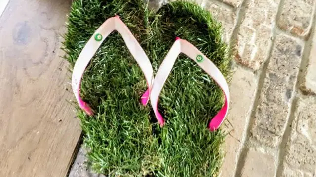 Terlalu Unik, 6 Model Sandal Ini Nyeleneh Banget