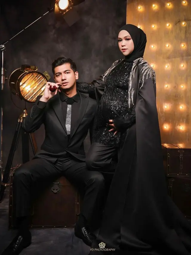 9 Gaya Maternity Shoot Ria Ricis dengan Ragam Tema, Pakai Kostum Peri Hutan-Baju Serba Hitam