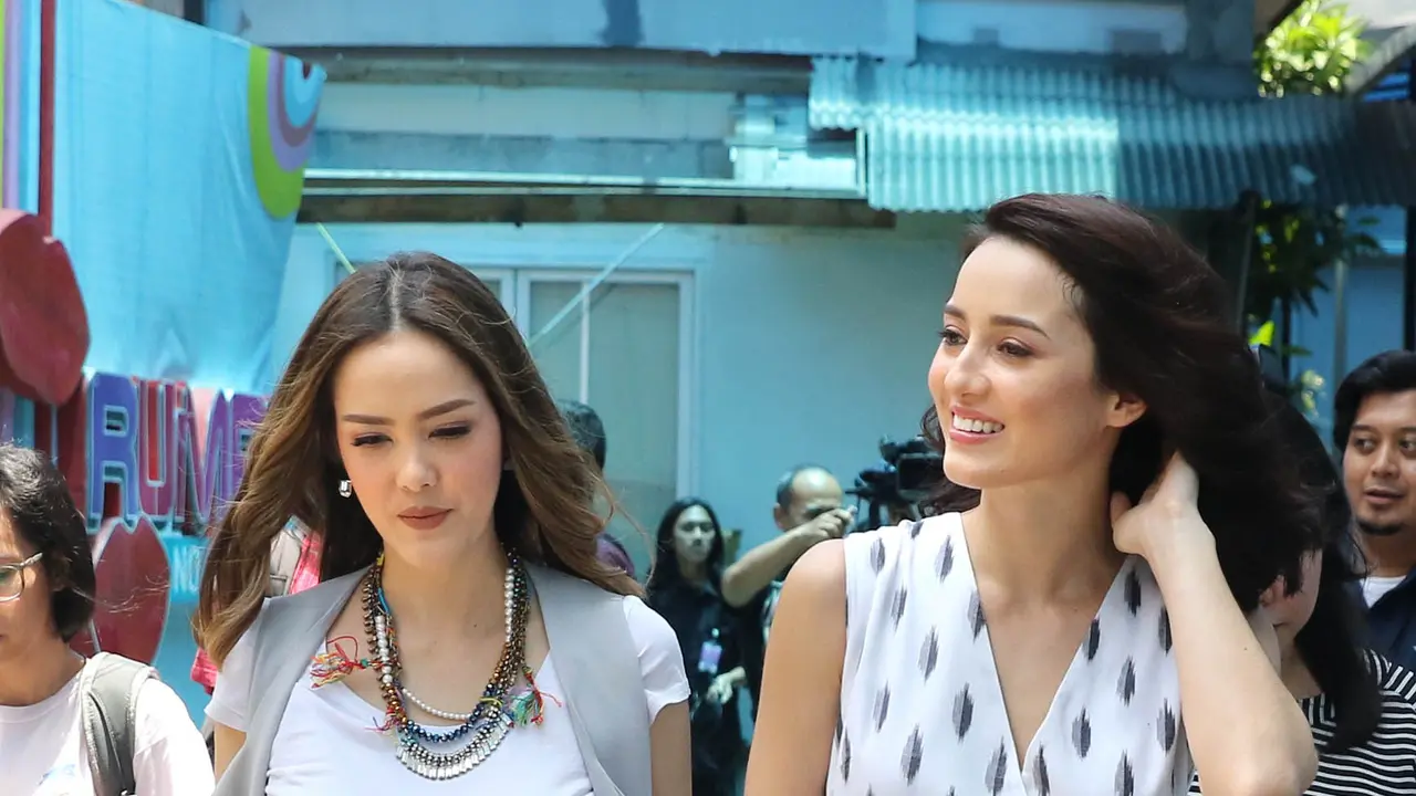 [Bintang] Cathy Sharon dan Julie Estelle