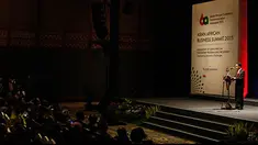 Pembukaan Konferensi Asia Afrika oleh Presiden Republik Indonesia Joko Widodo diisi dengan pidato singkat yang menyentak. Pidato yang berdurasi kurang dari 15 menit tersebut menyinggung ketidak-adilan, kesenjangan, dan kekerasan yang sangat bertolak ...