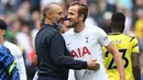 Harry Kane juga merasa kesal dengan keputusan manajemen yang menurutnya telah mengingkari janji. Namun Kane tak dapat berbuat banyak, kini dirinya sudah memutuskan untuk bertahan di Tottenham dan membantu Nuno Espirito memperoleh prestasi yang lebih baik dari musim lalu. (Foto: AFP/Glyn Kirk)