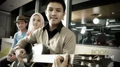 Ketiga personil BOON adalah anak anak yang belajar di bangku pesantren. Kami dan anak-anak kami tercinta ini berfikir bahwa sebaik-baik manu