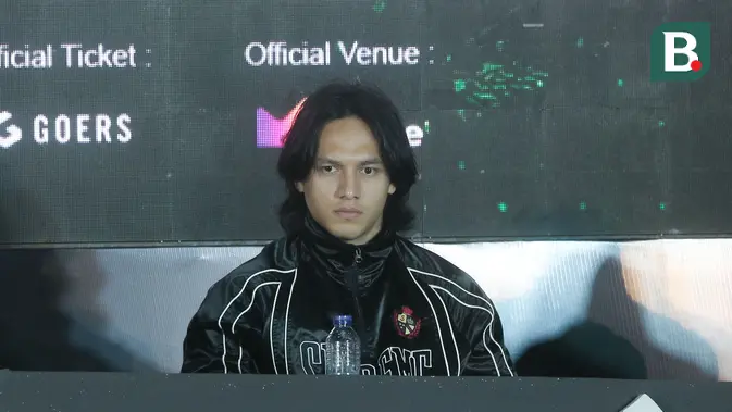 Dalam konferensi pers yang berlangsung panas itu, Jefri Nichol menyinggung gaya bertarung El Rumi yang banyak mundur dan merangkul. (Bola.com/M Iqbal Ichsan)