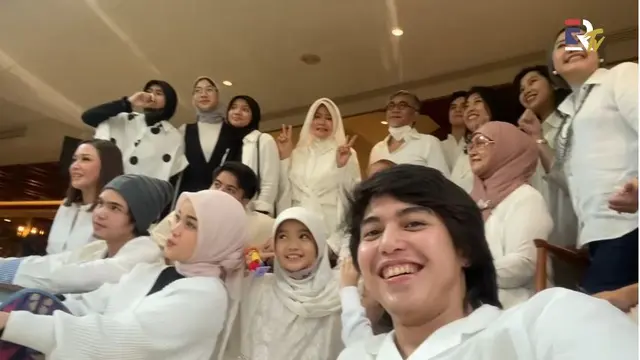 6 Potret Maia Estianty Rayakan Idul Adha Bareng Keluarga Besar, Kompak Serba Putih