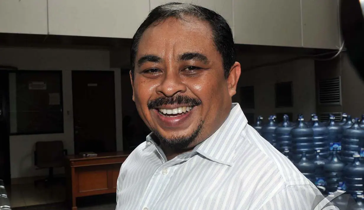 Luthfi Hasan Ishaaq dimintai keterangan oleh wartawan terkait putusan MA, Jakarta, Jumat (19/9/2014) (Liputan6.com/Johan Tallo)