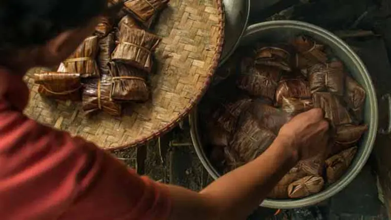 Kue Lompong, Tetap Bertahan Meski Nyaris Ditelan Zaman