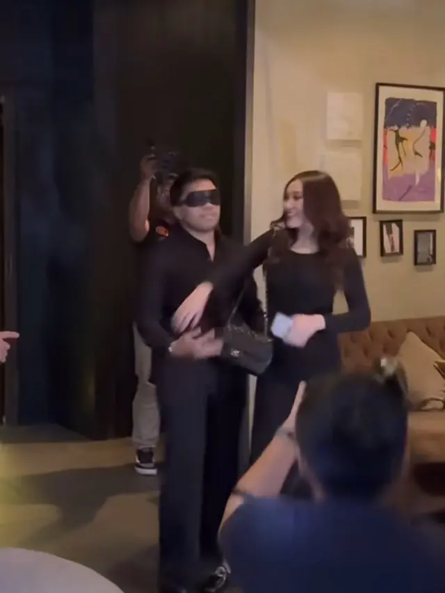 Aaliyah Massaid Serba Chanel saat Berikan Kejutan Ulang Tahun Suaminya.