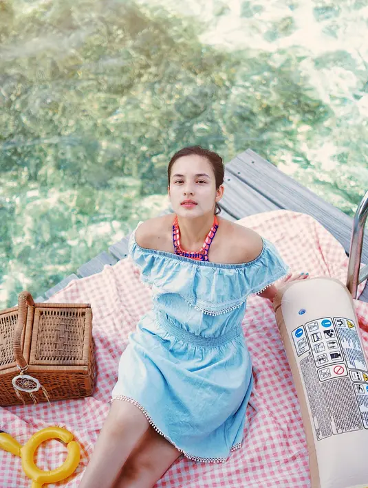 Dengan penampilan Chelsea Islan yang menawan, wajar jika akhirnya banyak pria yang jatuh hati dengannya. (Foto: instagram.com/maldiveshemat)