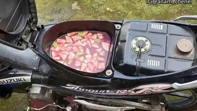 8 Cara Orang Minum Es Ini Nyeleneh Abis, Bikin Heran