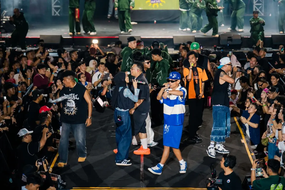 Aksi Panggung Toton Caribo dan Wizz Baker di Pesta Timuran Jaksel 2026, Penonton Pecah!