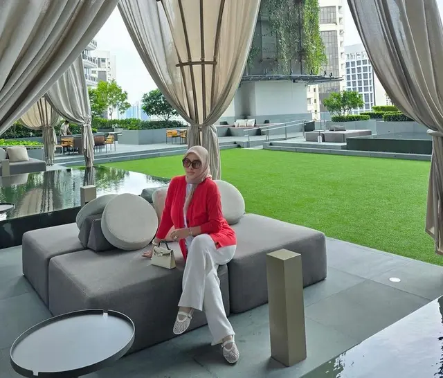 6 Potret terbaru Syahrini setelah melahirkan, penampilannya kembali ideal seperti sebelum hamil