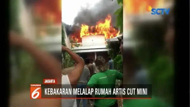 Rumah artis Cut Mini di Mampang Prapatan, Jakarta Selatan, ludes dilalap api.