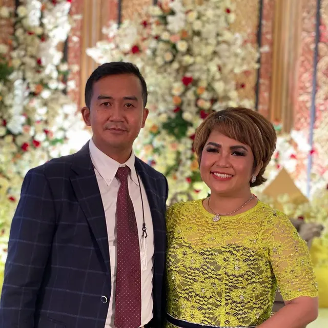 Dilamar Perwira TNI, Ini 7 Potret Kebersamaan Joy Tobing dan Calon Suami
