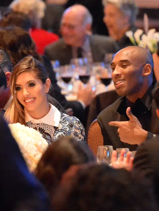 "Sudah waktunya saya dan istri menambah momongan anak. Kedua anak saya sudah beranjak dewasa, tentu saja menginginkan sosok adik kecil," ungkap Kobe pada Aceshowbiz. (AFP/Bintang.com)